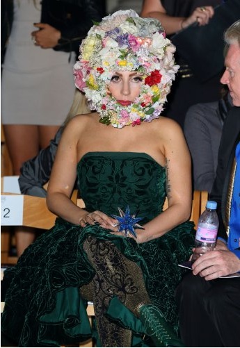 Lady Gaga и другие звезды в самых неудачных нарядах сентября по мнению блогера Jane Klark