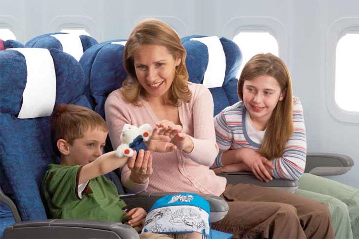 Перелет в самолете с ребенком. Советы и рекомендации